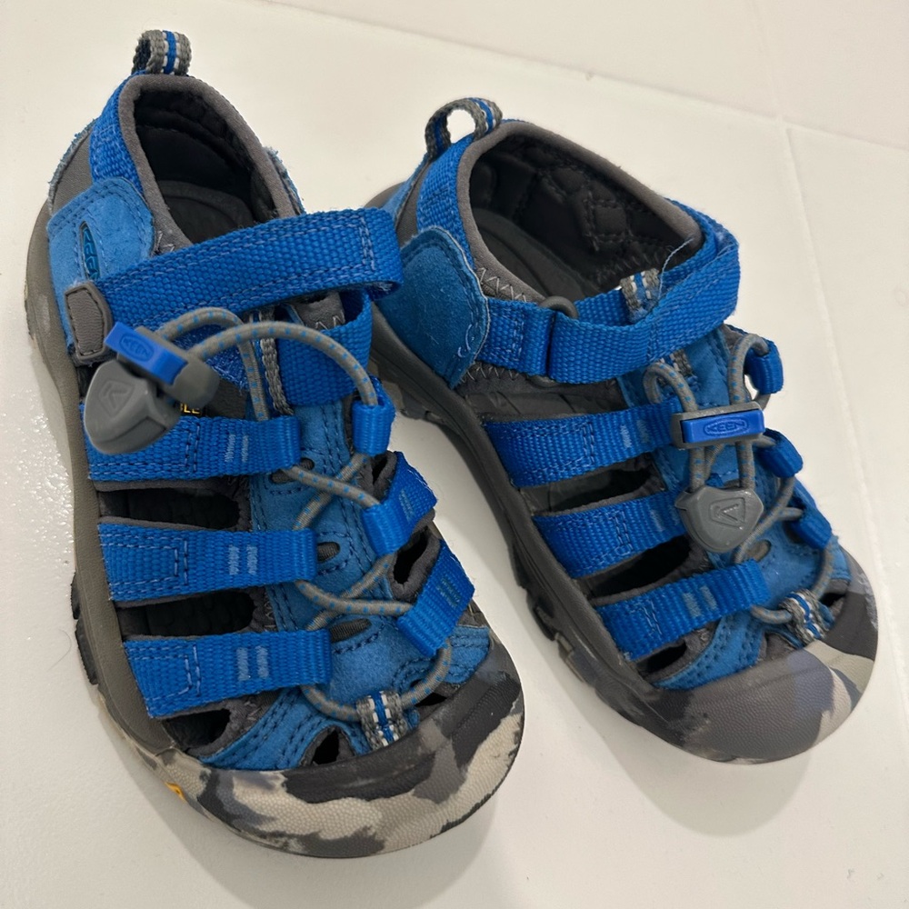 Keen kids water shoe - blue with black and grey camo sole - size 10c